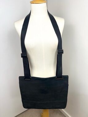 Oroton Leather Suede Nubuck Tablet Flap Messenger Crossbody Bag size Large Black